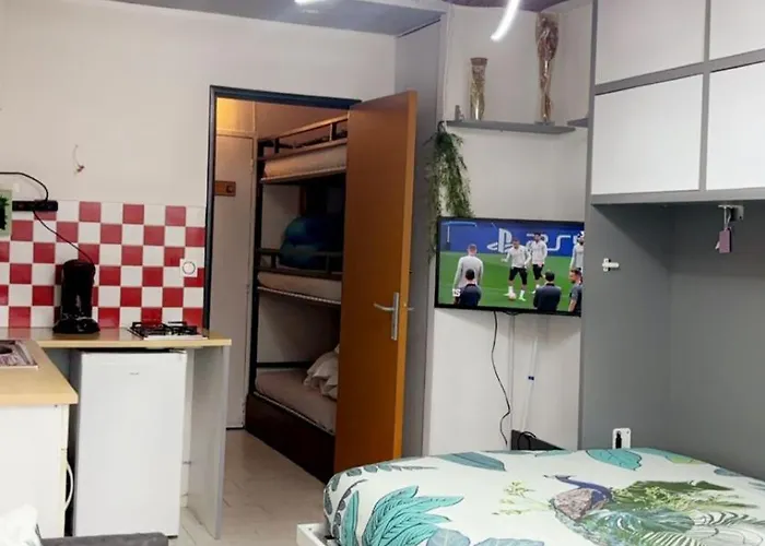 213 Ile Des Pecheurs, Vue Port * Agde